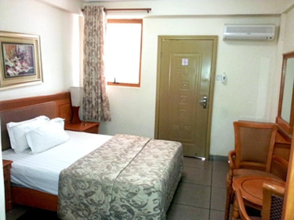 Sunset Hotel クマシ 部屋 写真